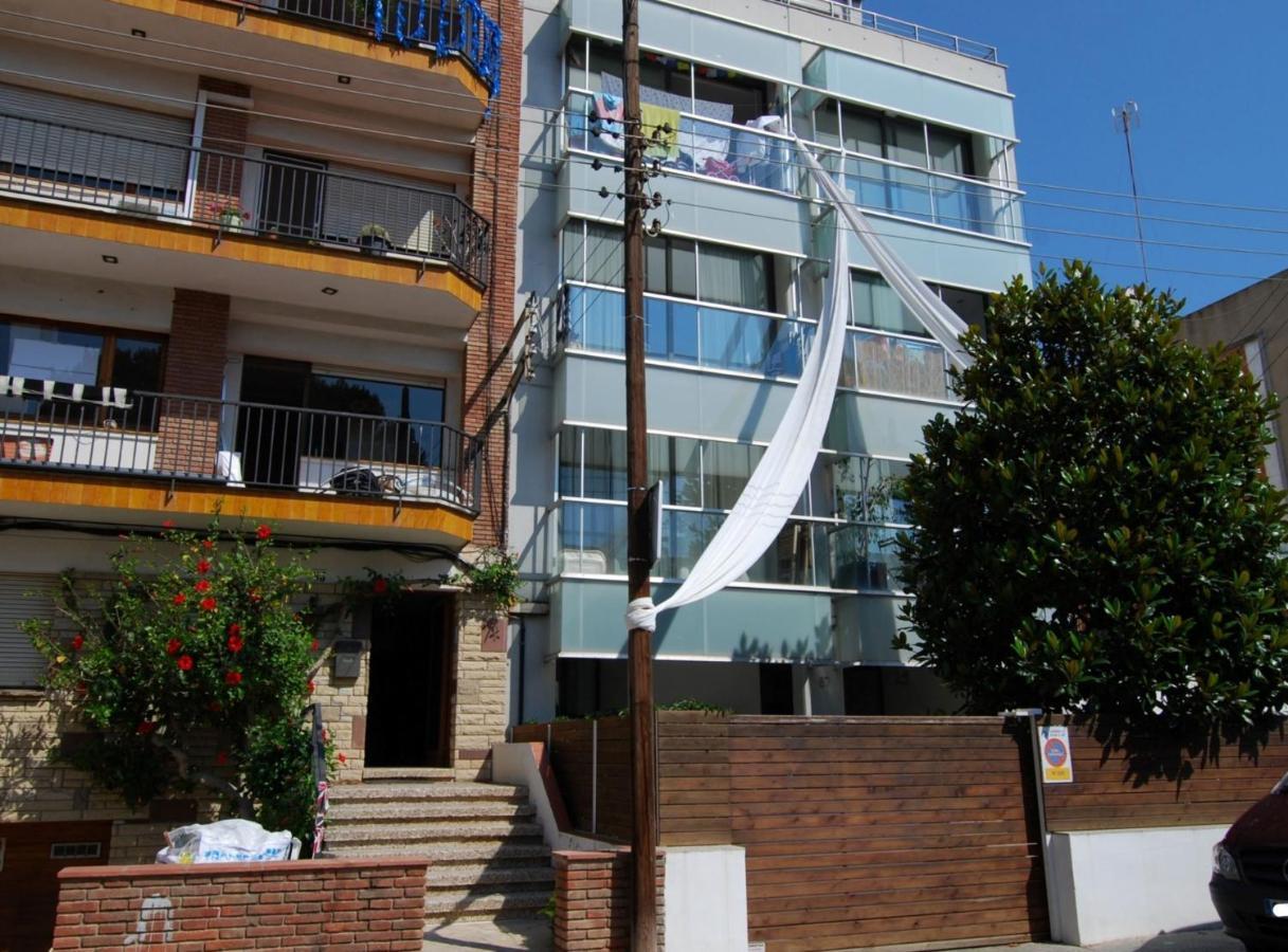 Blue Fridge Apartmen - Blue Fridge Apartmen - Ideal For Couples, Near Beach And Well Connected Apartment Vilassar De Mar Exterior photo