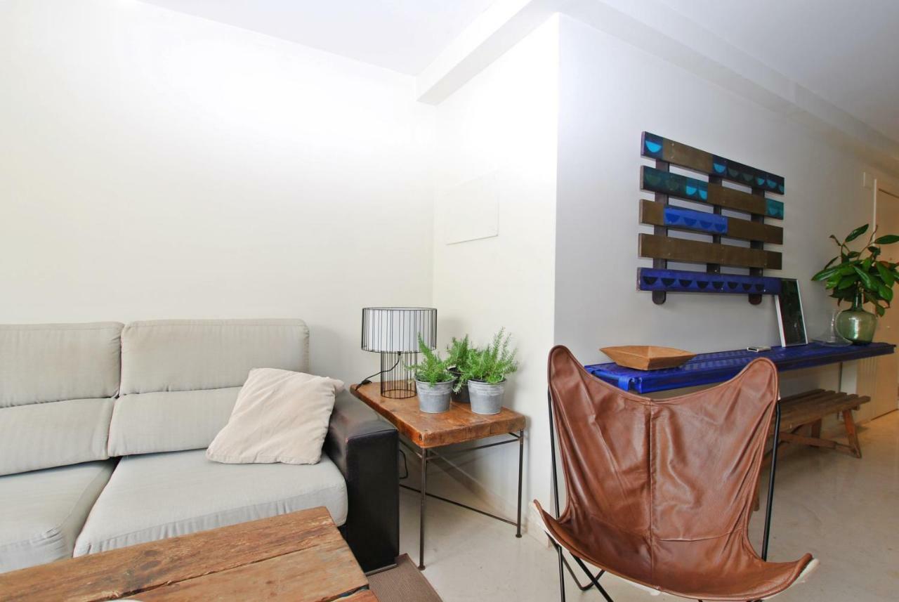 Blue Fridge Apartmen - Blue Fridge Apartmen - Ideal For Couples, Near Beach And Well Connected Apartment Vilassar De Mar Exterior photo