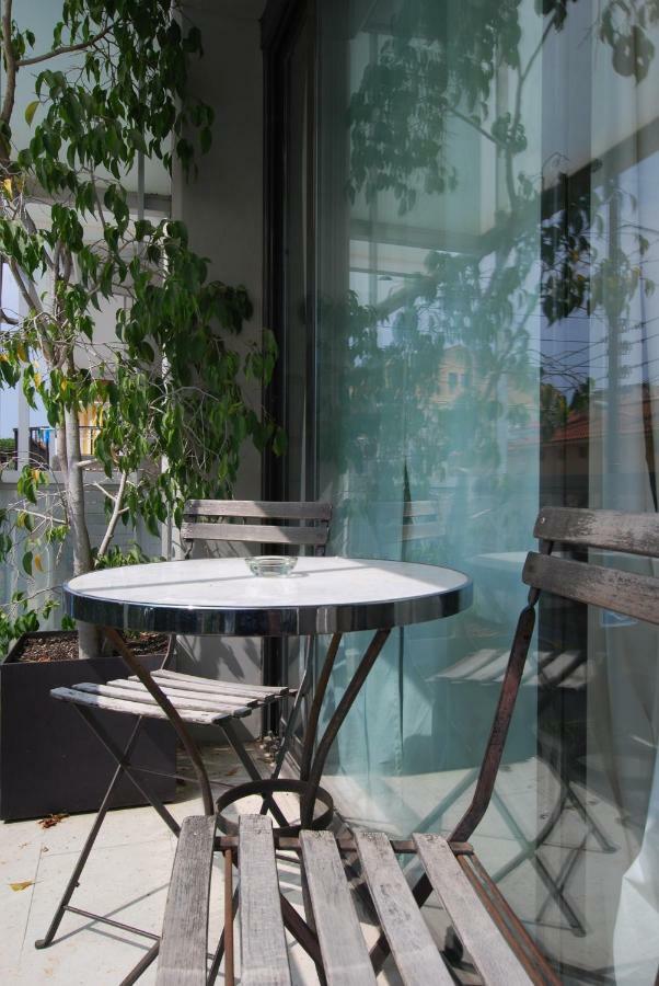 Blue Fridge Apartmen - Blue Fridge Apartmen - Ideal For Couples, Near Beach And Well Connected Apartment Vilassar De Mar Exterior photo